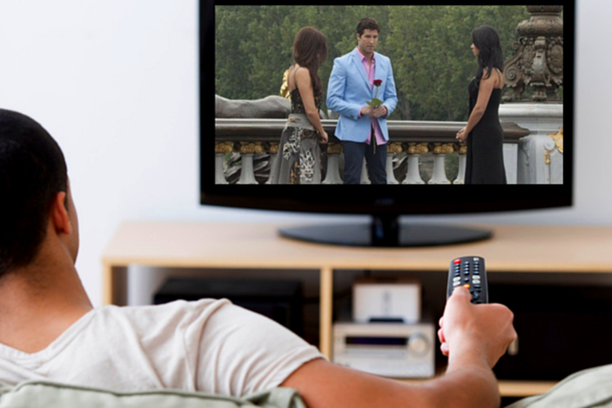 Kebiasaan Menonton TV bisa jadi Tanda Awal Demensia